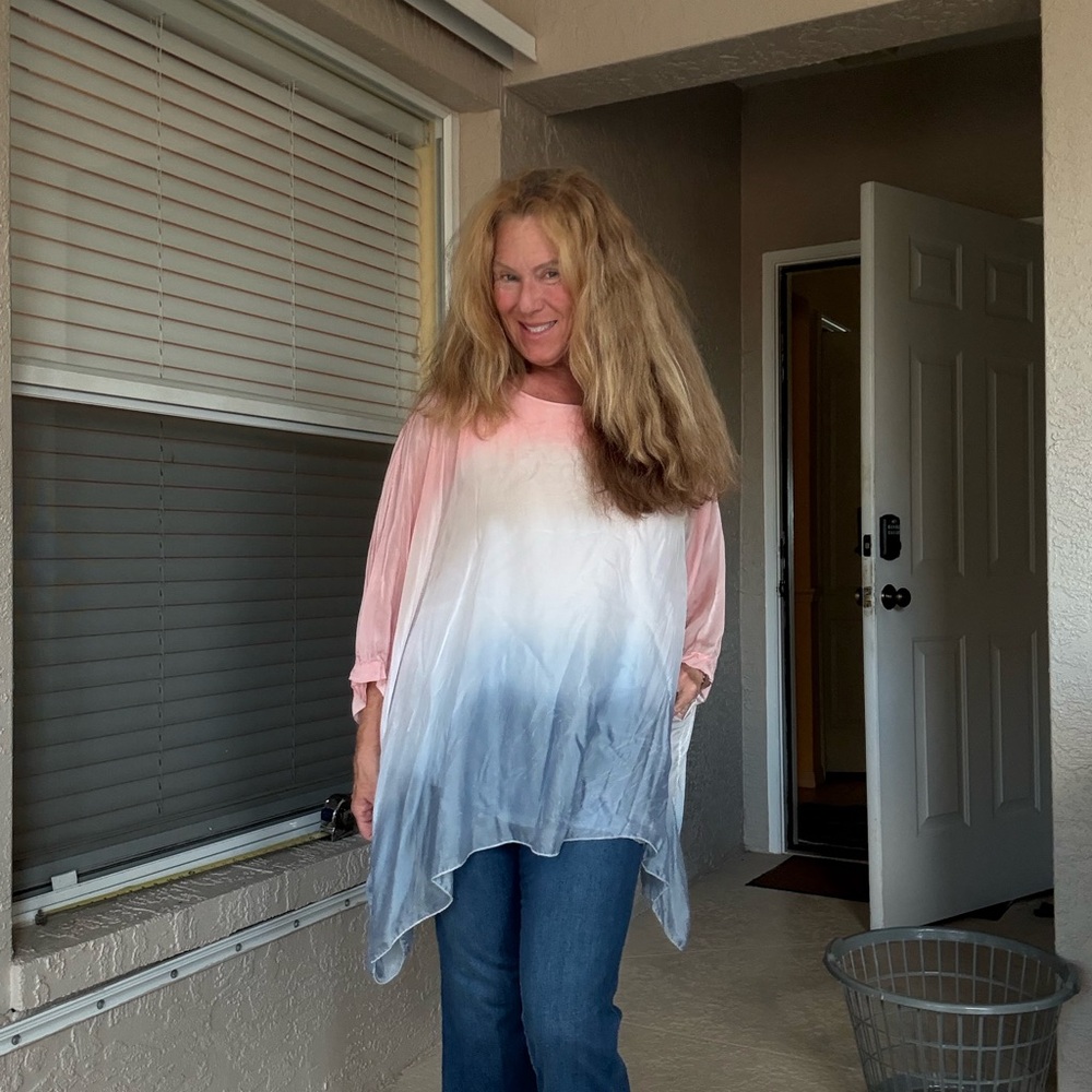 Elegant Tie-Dye Women's Top - Picture 9 of 10